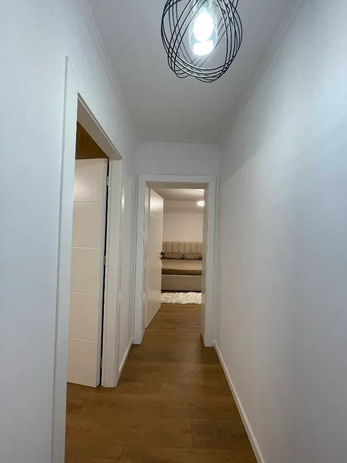 Tirane, jepet me qera apartament 2+1 Kati 3, 80 m² 700 € (Rruga Petro Nini Luarasi)