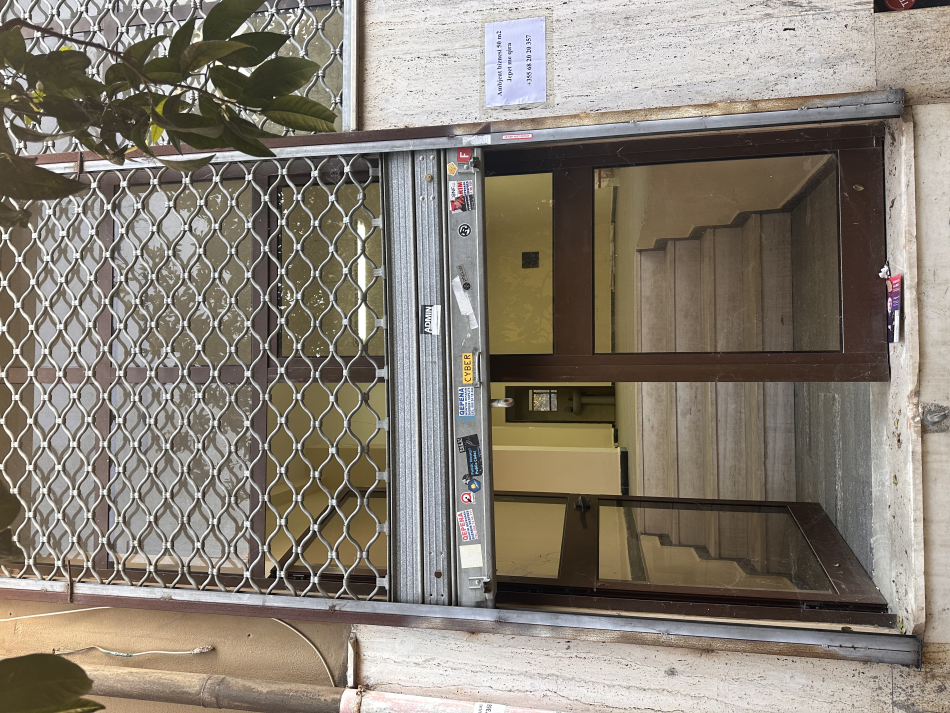 Tirane, jap me qera ambjent biznesi Kati 0, 50 m² 400 € (Rruga Pjetër Budi, Tirane)