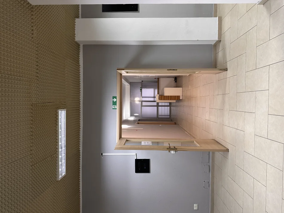 Tirane, jap me qera ambjent biznesi Kati 2, 350 m² 3.000 € (Rruga Pjetër Budi, Tirane)