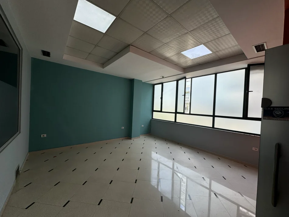 Tirane, shitet ambjent biznesi Kati 1, 97 m² 174.000 € 