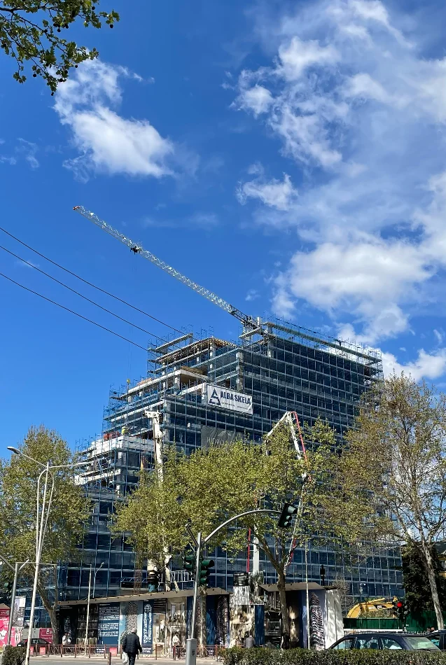 Tirane, shitet apartament 2+1+Ballkon Kati 17, 124 m² 249.220 € (Lion Park 2)