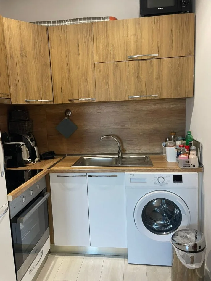 Tirane, jepet me qera apartament 1+1 Kati 5, 50 m² 500 € (Vasil Shanto)