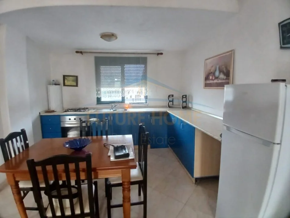 Shkozet, jepet me qera shtepi , 256 m² 2.000 € (Durres)