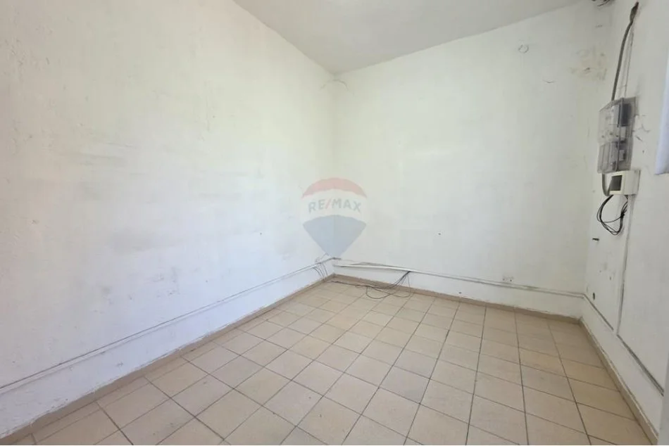 Tirane, jepet me qera magazine Kati 0, 700 m² 1.400 € (SHKOLLA BAJRAM CURRI)