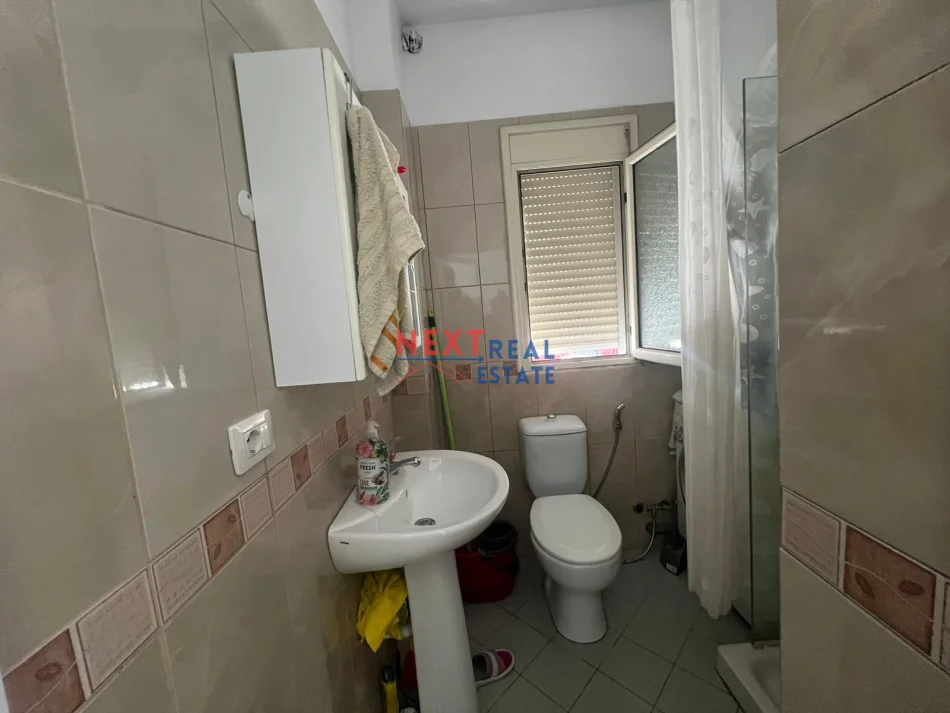 Vlore, jepet me qera apartament 1+1+Ballkon Kati 2, 300 € (TEK HOTEL PARTNER)