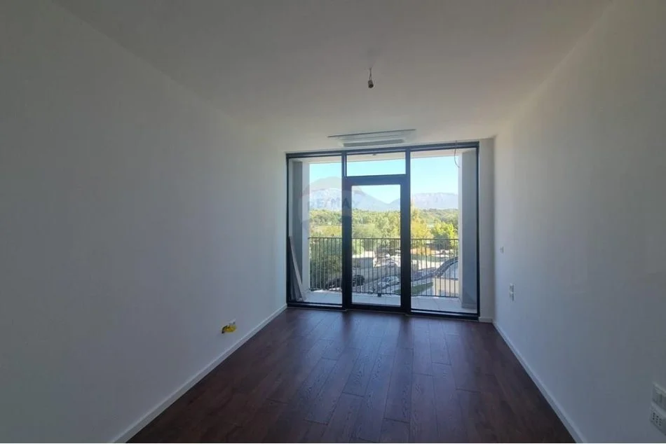 Tirane, jepet me qera zyre Kati 1, 93 m² 1.500 € (Lake View Residences)