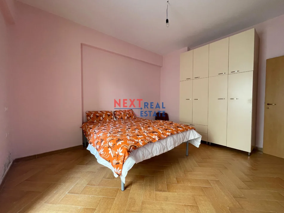 Vlore, jepet me qera apartament 2+1+Ballkon , 113 m² 450 € 