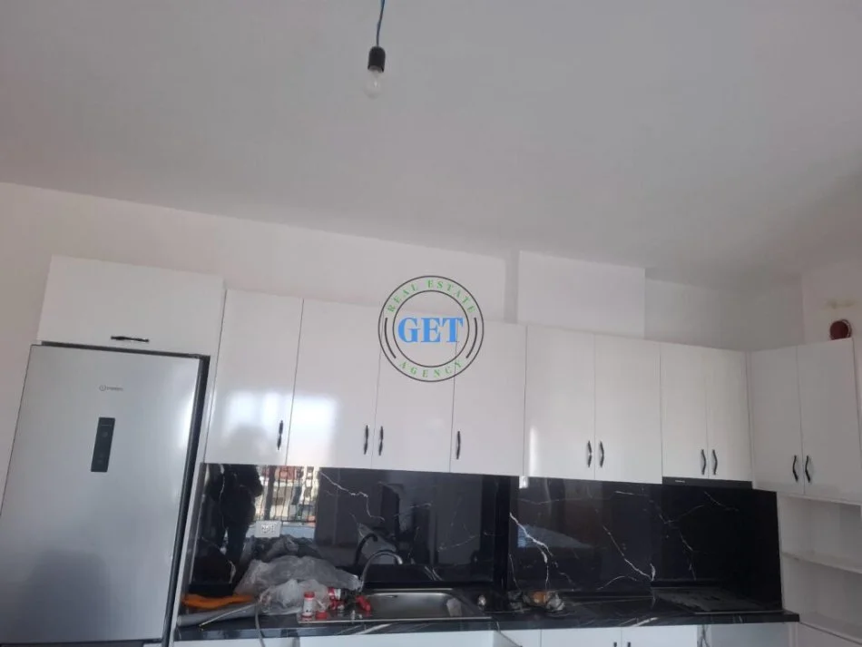 Durres, jepet me qera apartament 2+1 Kati 5, 90 m² 350 € (Tregu Industrial, Durrës.)