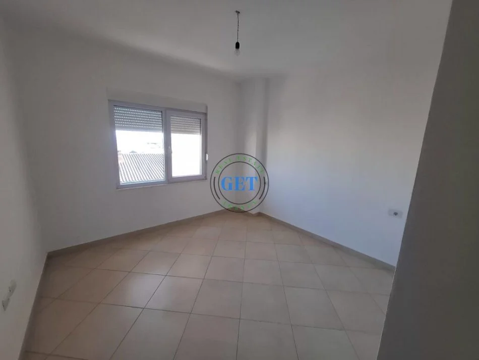 Durres, jepet me qera apartament 2+1 Kati 5, 90 m² 350 € (Tregu Industrial, Durrës.)