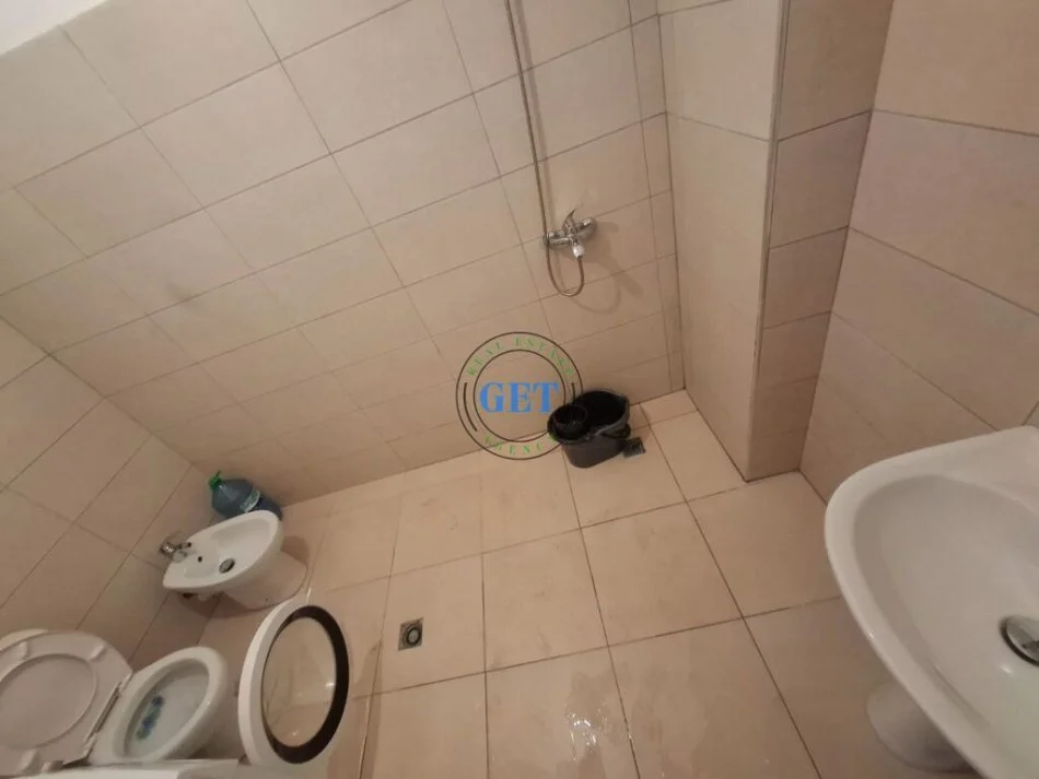 Durres, jepet me qera apartament 2+1 Kati 5, 90 m² 350 € (Tregu Industrial, Durrës.)