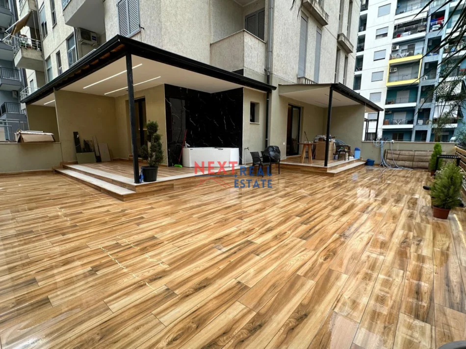 Vlore, jepet me qera apartament 1+1+Ballkon Kati 2, 700 € (KOMBINATI I PESHKUT)