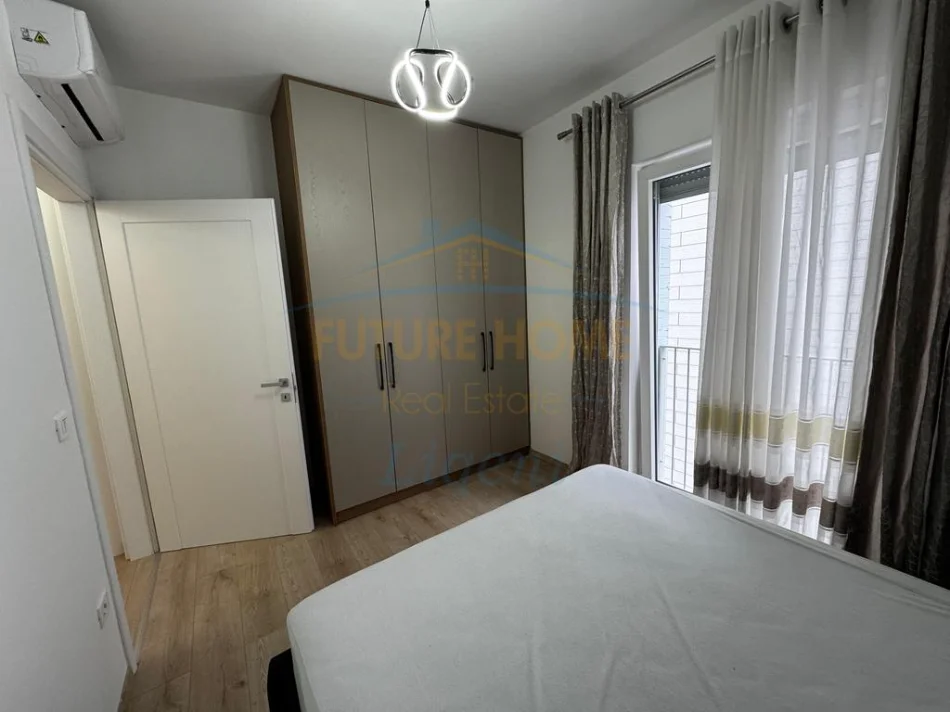 Tirane, jepet me qera apartament 2+1+PARKIM , Kati 2, 90 m² 1.000 € (LIQENI I THATE)