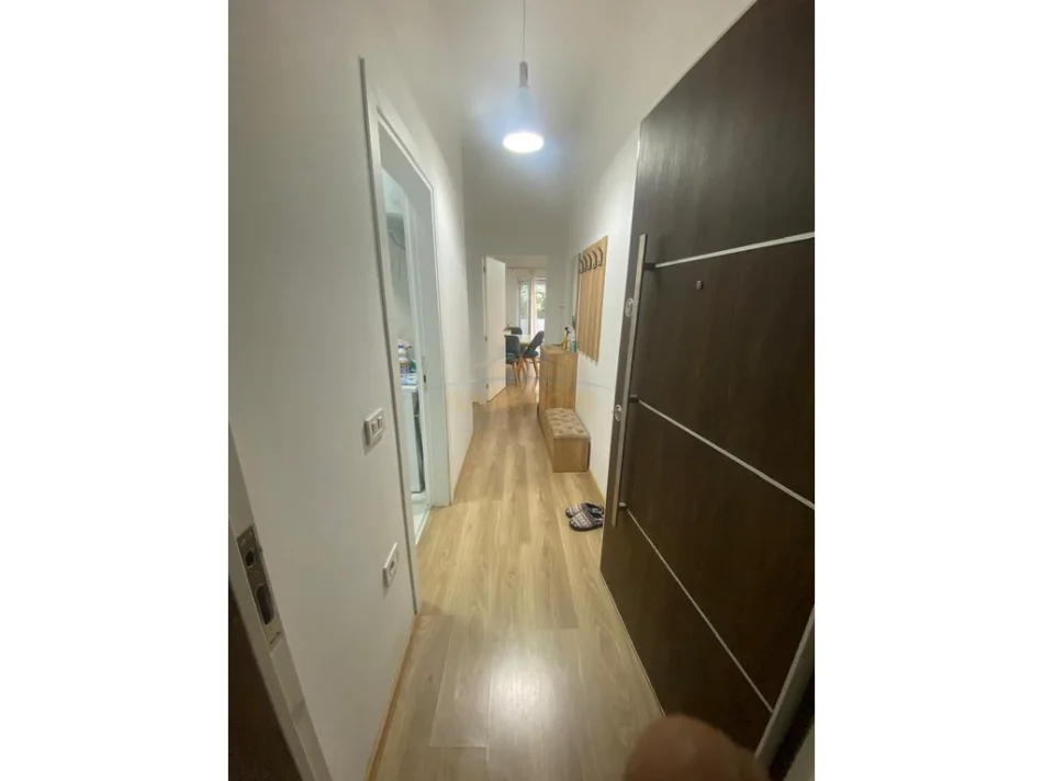 Tirane, jepet me qera apartament 1+1 Kati 1, 70 m² 500 € (LIQENI I THATE , FILLIM RRUGA PETI)