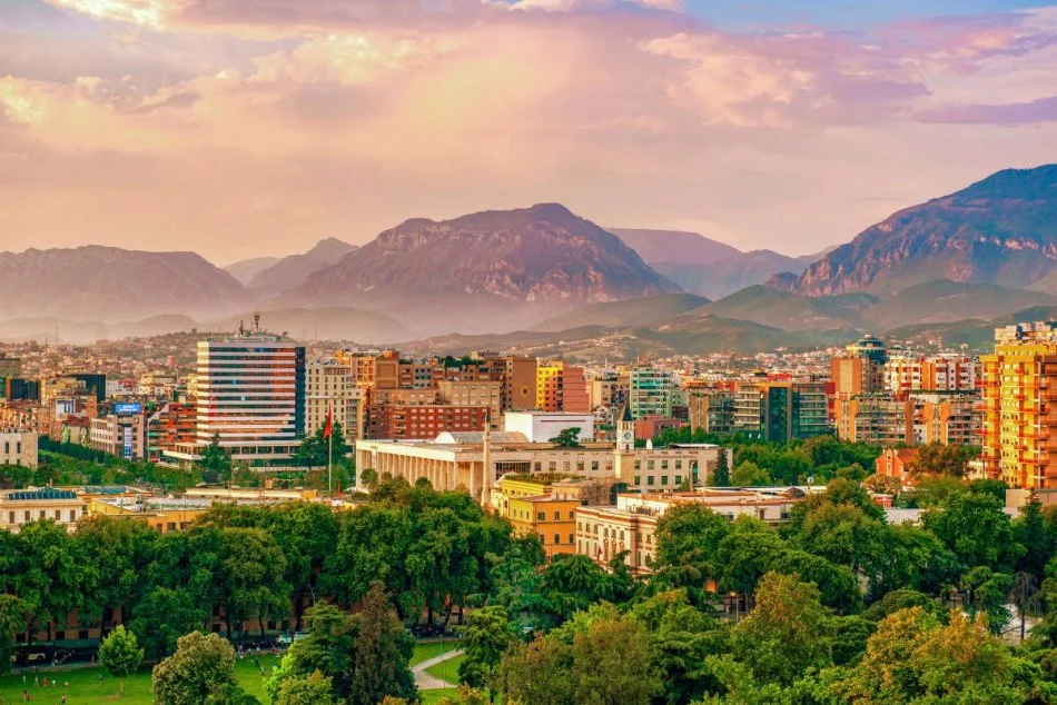 Tirane, jepet me qera apartament 1+1 Kati 0, 60 m² 600 € (Allias)