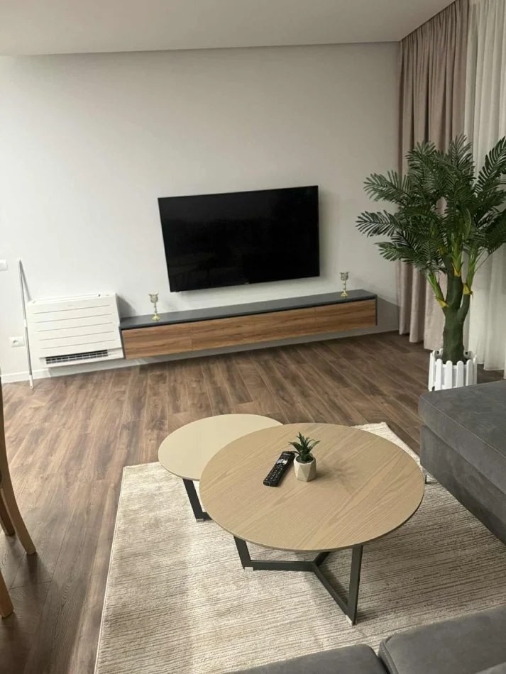 Tirane, jepet me qera apartament 2+1+Aneks+Ballkon Kati 2, 100 m² 750 € (Jordan Misja)
