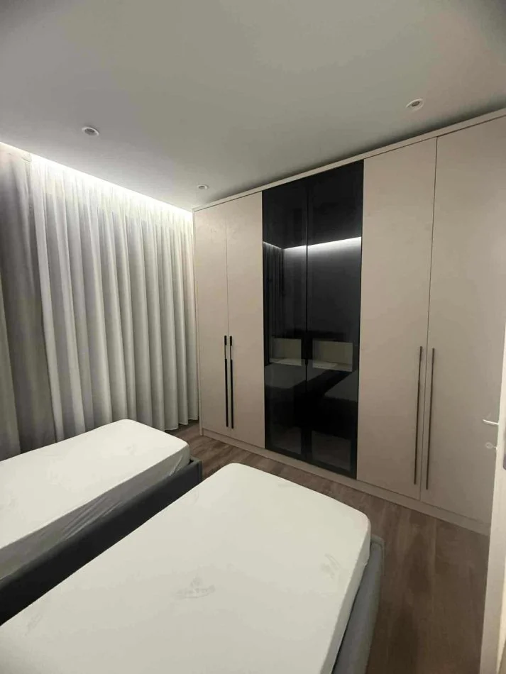 Tirane, jepet me qera apartament 2+1+Aneks+Ballkon Kati 2, 100 m² 750 € (Jordan Misja)