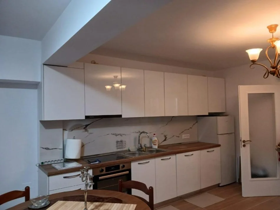 Tirane, jepet me qera apartament 1+1 Kati 5, 60 m² 500 € (Rruga Naim Frasheri, Rruga e Kavajes, 21 Dhjetori.)