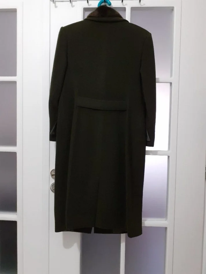 Tirane, shes Shitet pallto per femra 100 €