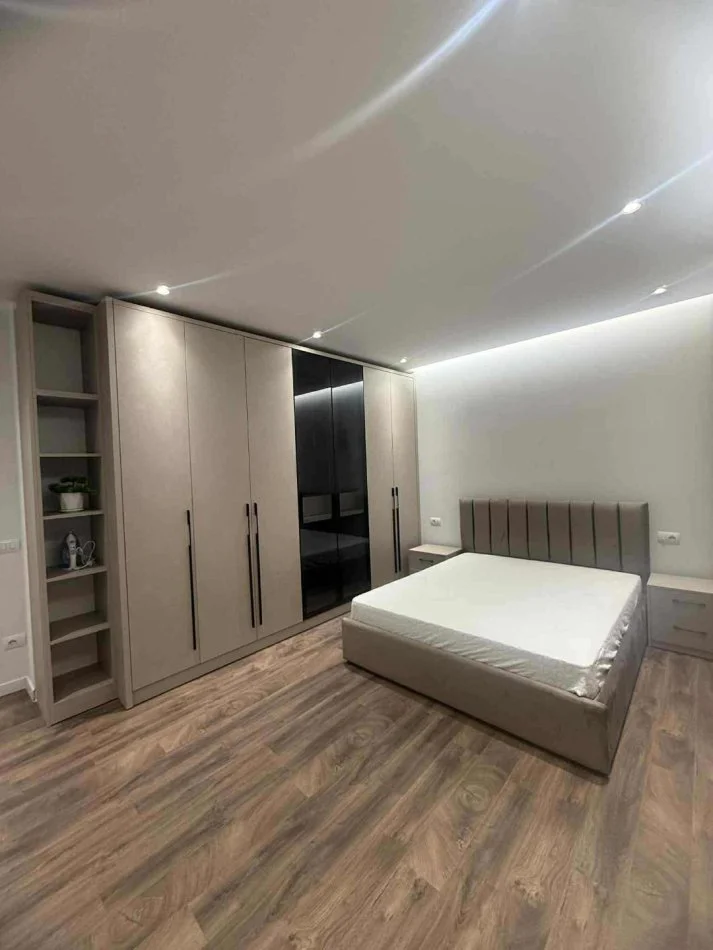 Tirane, jepet me qera apartament 2+1+Aneks+Ballkon Kati 2, 100 m² 750 € (Jordan Misja)