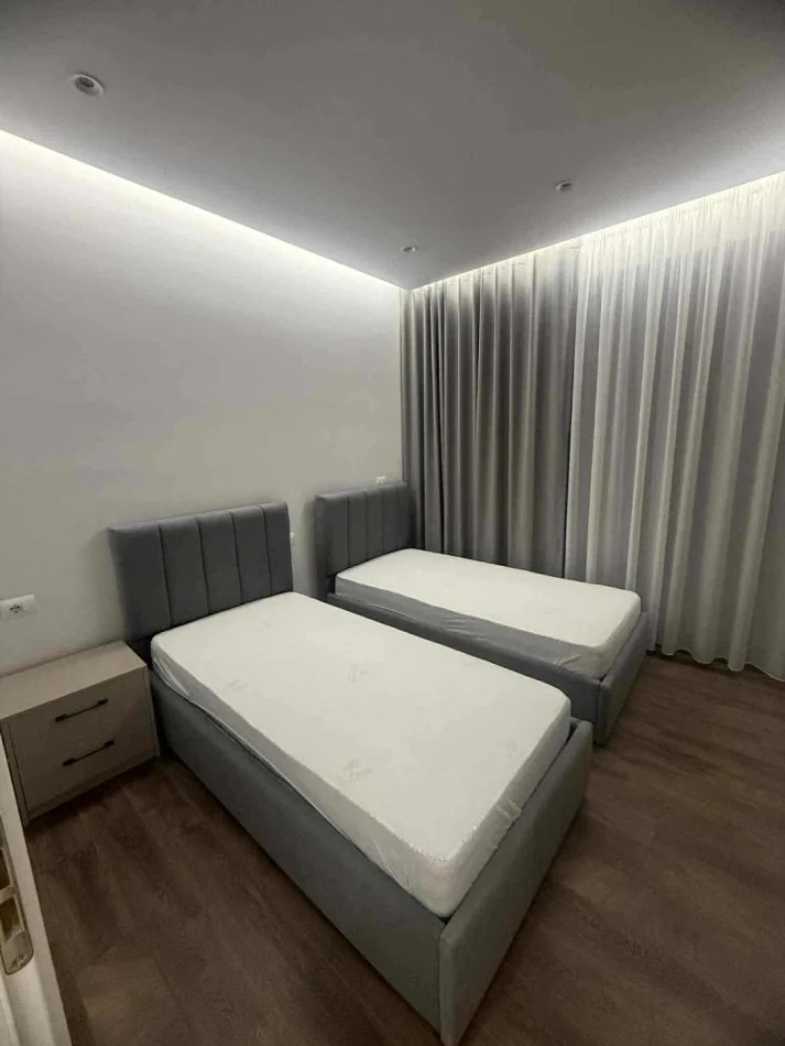Tirane, jepet me qera apartament 2+1+Aneks+Ballkon Kati 2, 100 m² 750 € (Jordan Misja)