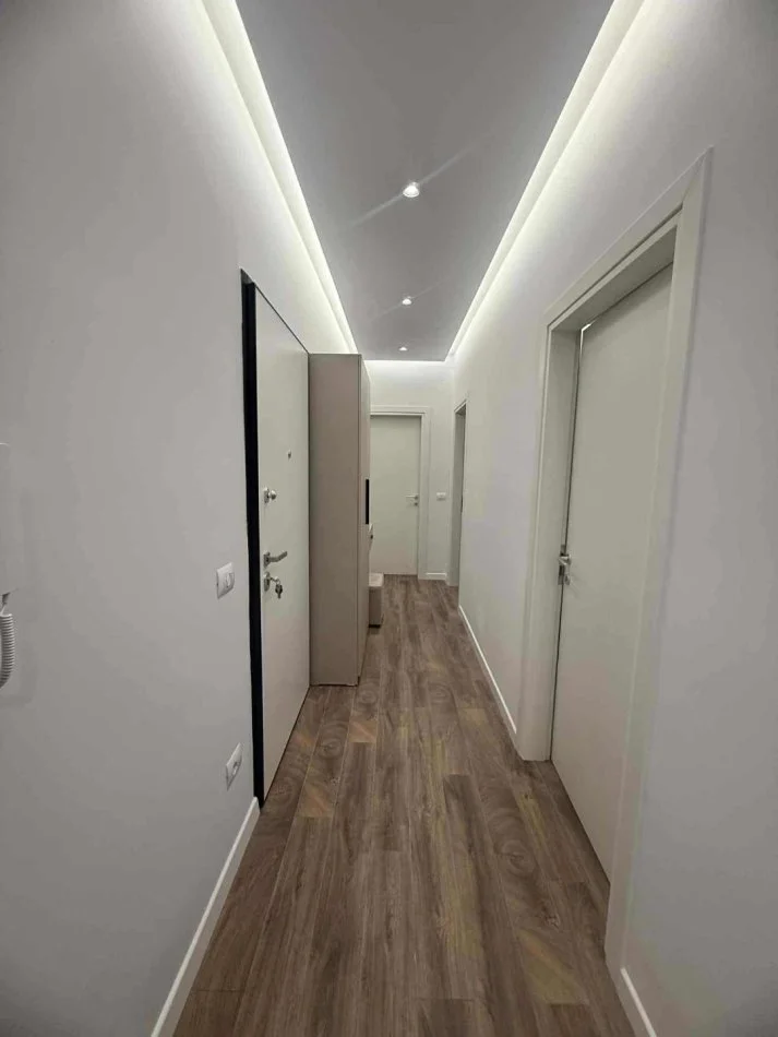 Tirane, jepet me qera apartament 2+1+Aneks+Ballkon Kati 2, 100 m² 750 € (Jordan Misja)