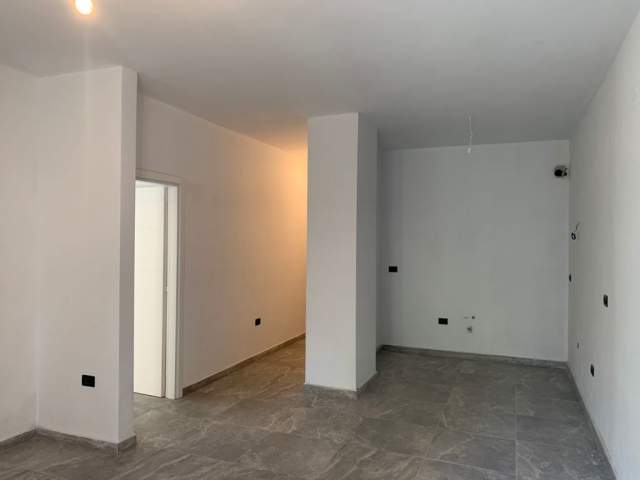 Tirane, jap me qera apartament Kati 1, 97 m² 680 Euro (Rruga e Dibres)
