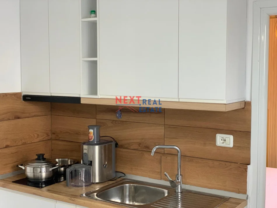 Vlore, jepet me qera apartament 1+1 , 40 m² 400 € (LUNGOMARE)