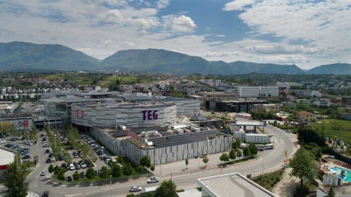 Tirane, shes RESORT , 6.000 m² 2.300.000 € (Qendra Tregtare TEG)