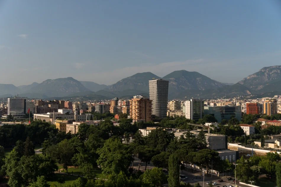 Tirane, jepet me qera apartament 2+1 Kati 1, 80 m² 500 € (Brryl)