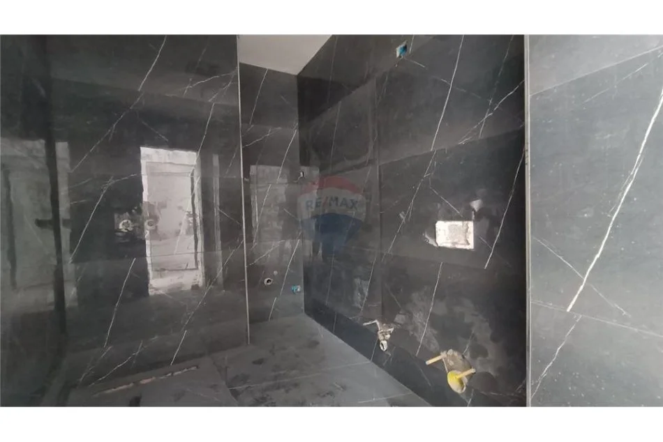 Tirane, jepet me qera zyre Kati 7, 177 m² 1.500 € ("Lakeview Residences"Liqeni i Tiranes)