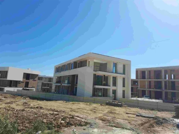 Tirane, shitet apartament 2+1+Ballkon Kati 1, 146 m² (Teg)