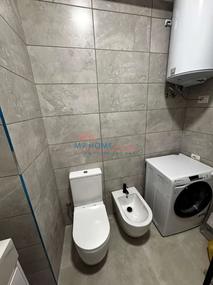 Tirane, jepet me qera zyre Kati 6, 64 m² 500 € (Brryli)
