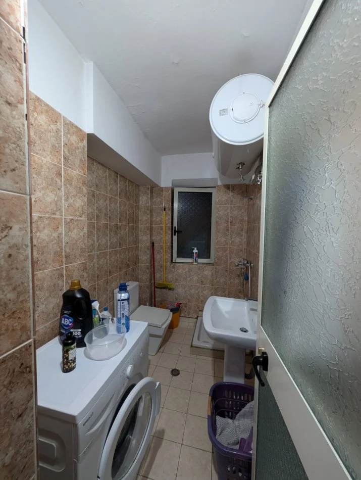 Tirane, jap me qera apartament 1+1 Kati 4, 60 m² 450 € (Irfan Tomini)