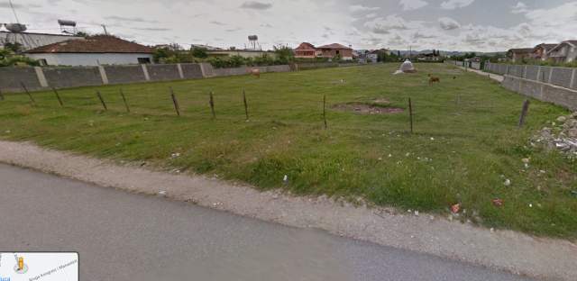 Shitet Tokë tek rruga Albanët, Kamëz.