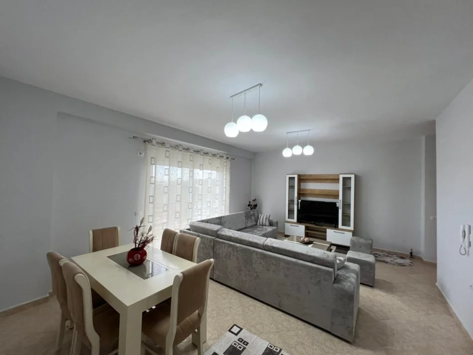 Tirane, jepet me qera apartament 2+1+Aneks+Ballkon Kati 4, 450 € (rr. Shote Galica)