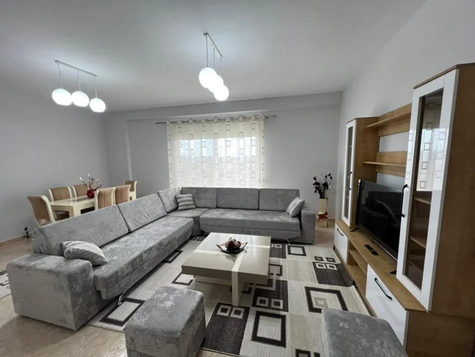 Tirane, jepet me qera apartament 2+1+Aneks+Ballkon Kati 4, 450 € (rr. Shote Galica)