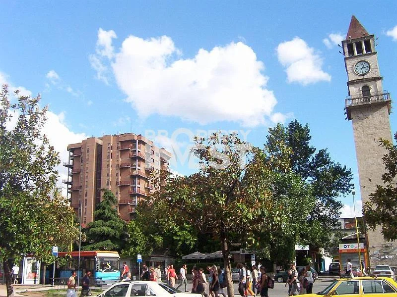 Tirane, jepet me qera ambjent biznesi Kati 1, 80 m² 1.400 € (qender)