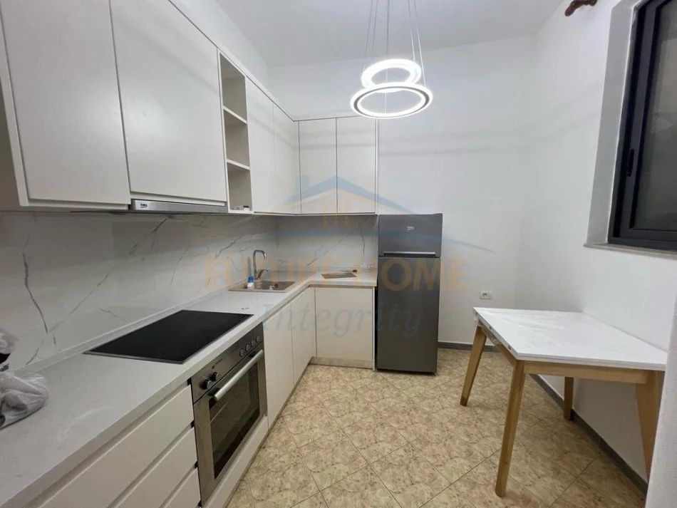 Tirane, jepet me qera shtepi 2 Katshe Kati 0, 50 m² 800 € (Hoxha Tahsim)