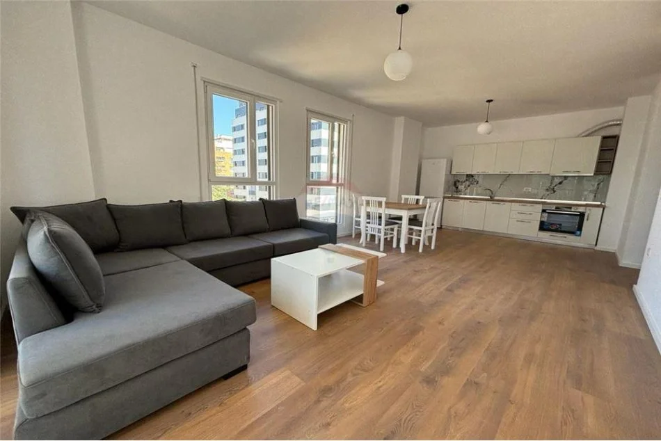 Tirane, jepet me qera apartament 2+1+Ballkon Kati 4, 99 m² 800 € 