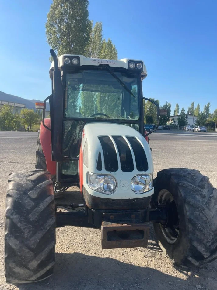 Lezhe, shes Traktor Traktor Steyr Kompakt 4065 Nafte, e bardhë 1 km