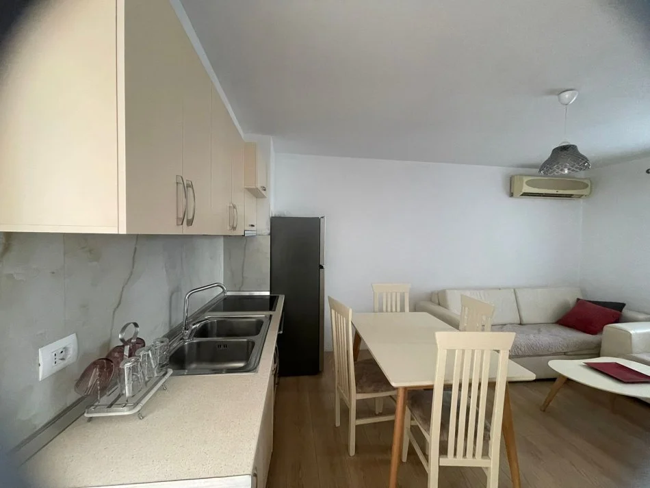 Tirane, jepet me qera apartament 1+1 Kati 2, 56 m² 450 €