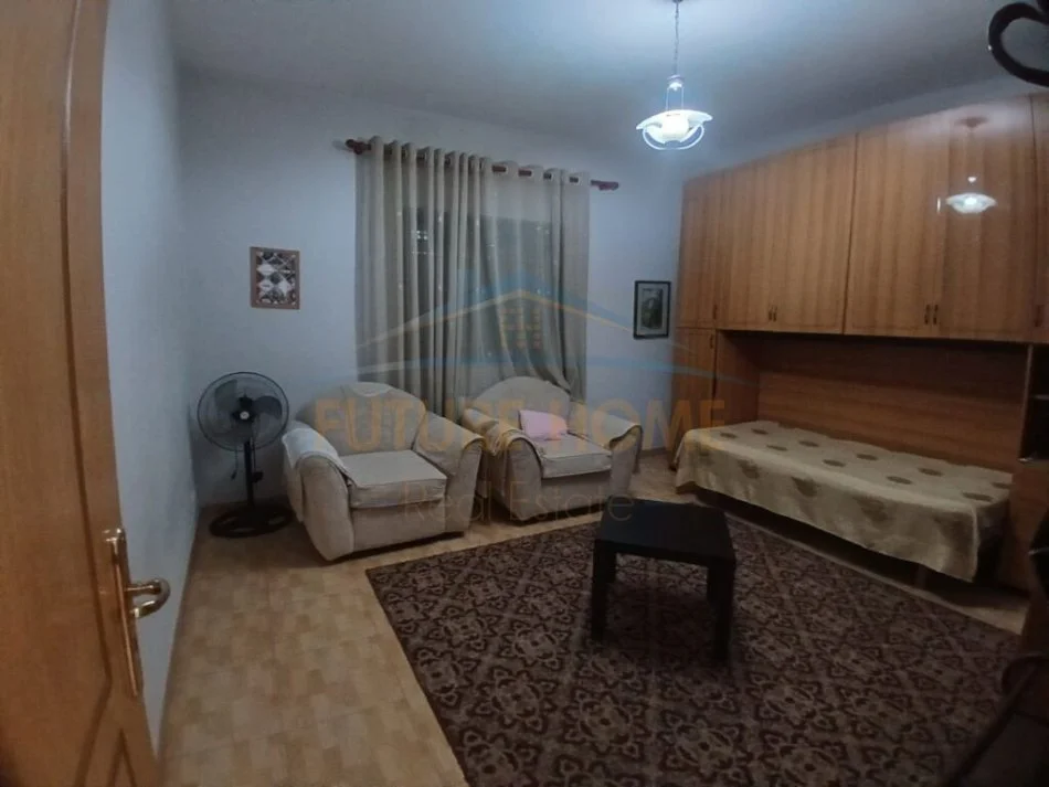 Shkozet, jepet me qera shtepi , 256 m² 2.000 € (Durres)