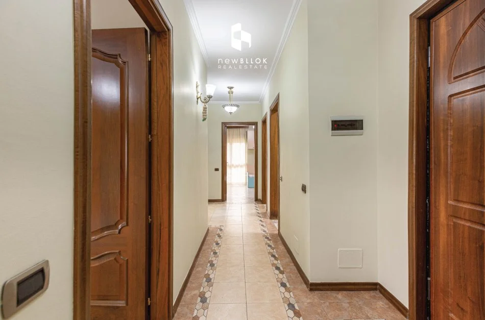 Apartament unik në vendodhje unike me super Pamje 3+1+2wc + Kuzhinë më vete Lavanteri + 2Ballkone 295.000 Eu Qendër / St Trenit Bulevardi Zogu 1 (146m2)🔥