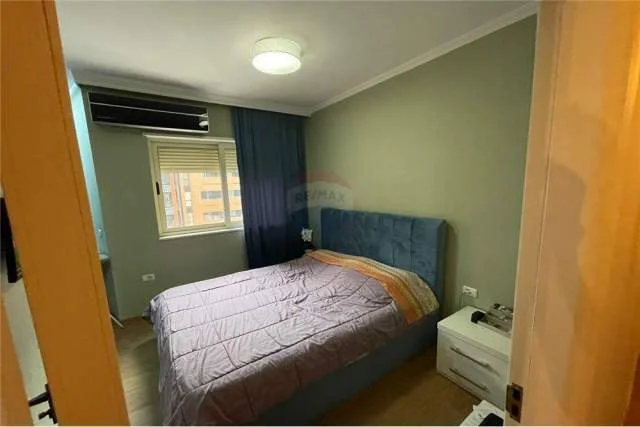 Tirane, jepet me qera apartament 3+1 Kati 5, 118 m² 800 Euro (Kompleksi Panorama)