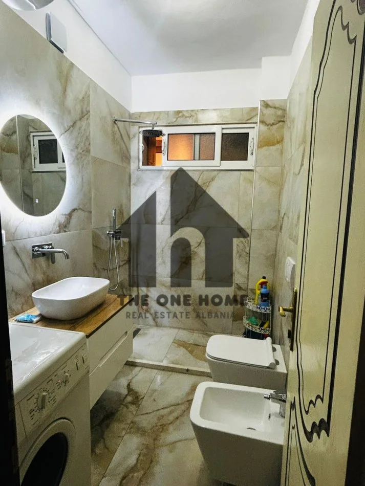 Tirane, jepet me qera apartament 2+1+Ballkon Kati 4, 90 m² 500 € (STACIONI TRENIT (PRANE ))