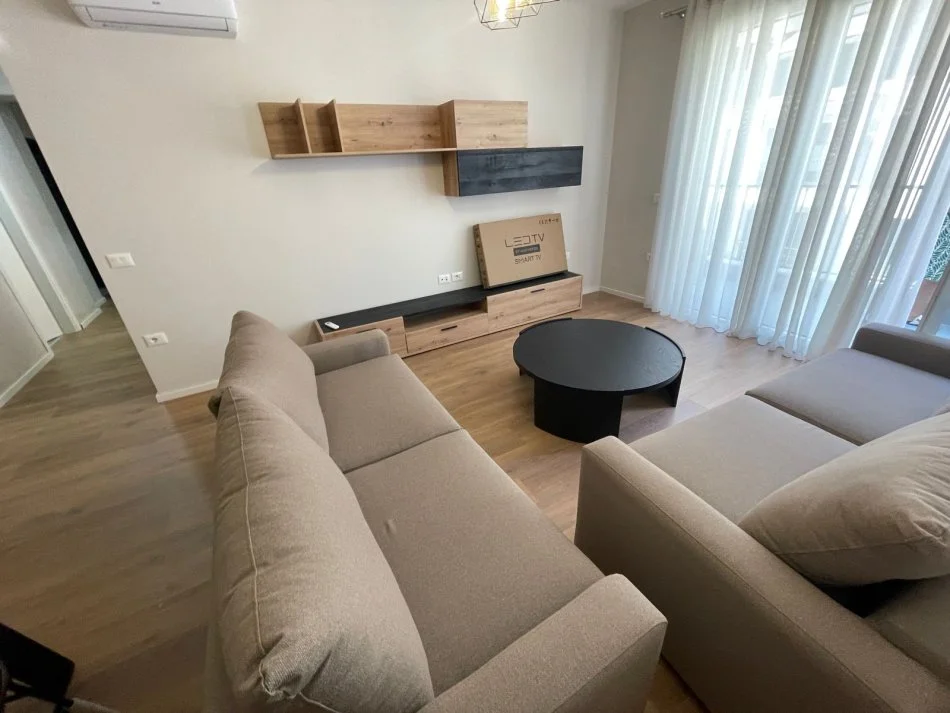 Tirane, jepet me qera apartament 1+1 Kati 6, 100 m² 700 € (TRIO TOWER)