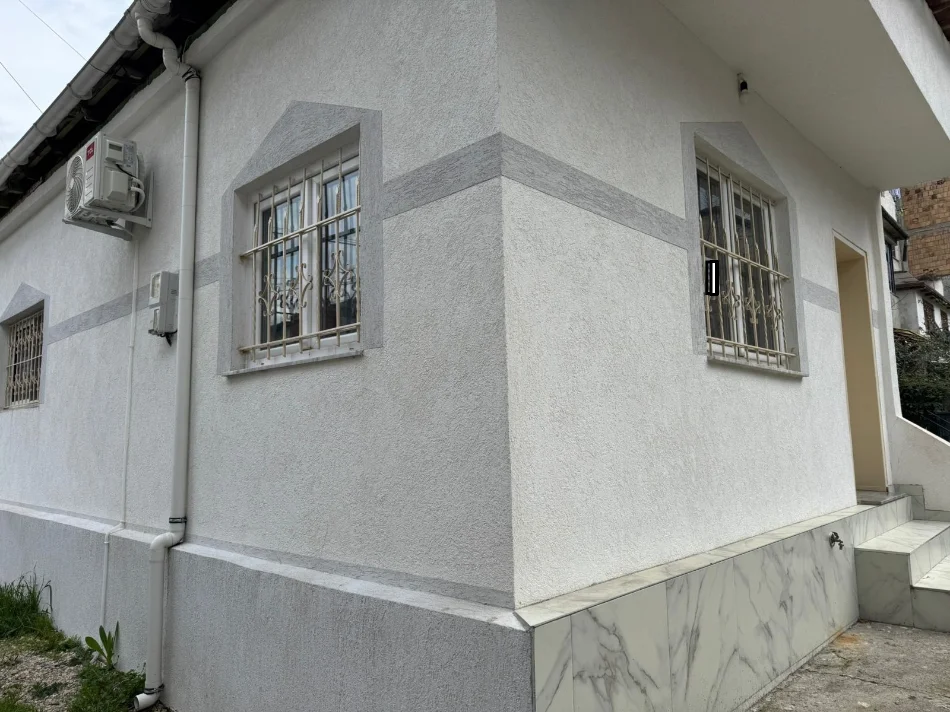 Tirane, jepet me qera apartament 1+1+Ballkon Kati 1, 67 m² 350 € (ne rrugen Njazi Meka Tirane.)