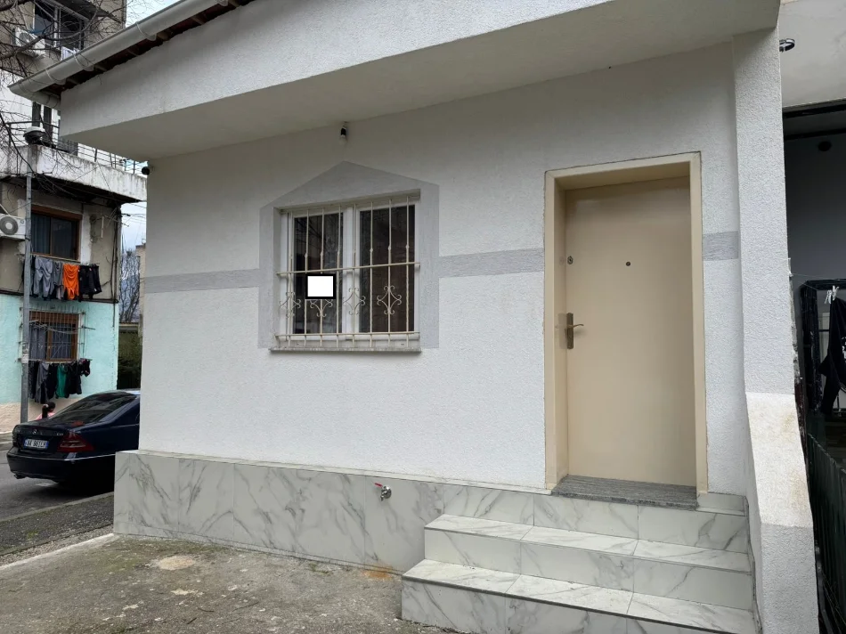 Tirane, jepet me qera apartament 1+1+Ballkon Kati 1, 67 m² 350 € (ne rrugen Njazi Meka Tirane.)