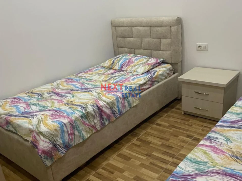 Vlore, jepet me qera apartament+verande | Penthouse 2+1+Ballkon Kati 11, 600 € (PORTI)