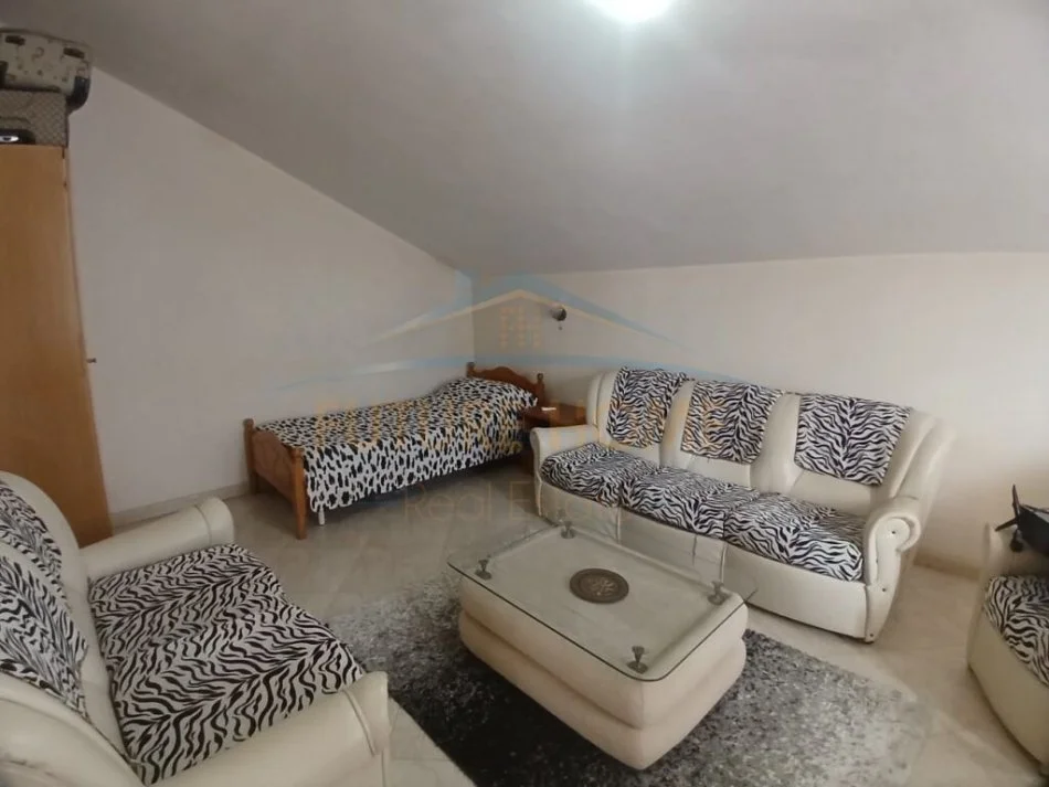 Shkozet, jepet me qera shtepi , 256 m² 2.000 € (Durres)